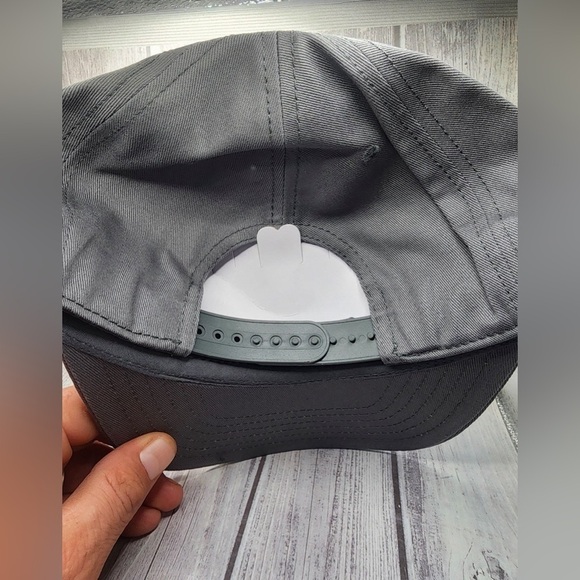 Gray AC/DC Logo With Lightning Bolt Snap-back Baseball Cap youth - Picture 2 of 3